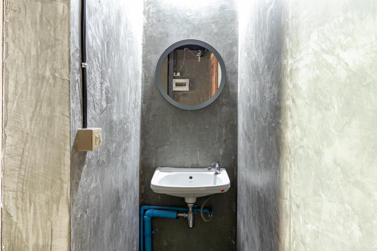 The Beds Ever Hostel (Adults Only) Bangkok Exterior photo